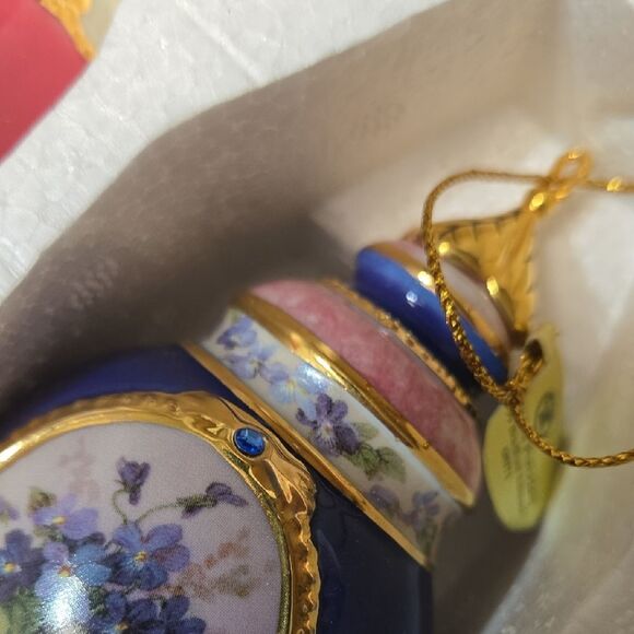 The Bradford Exchange.. Lena Liu's Forever Flowers Ornaments.. - Picture 6 of 15